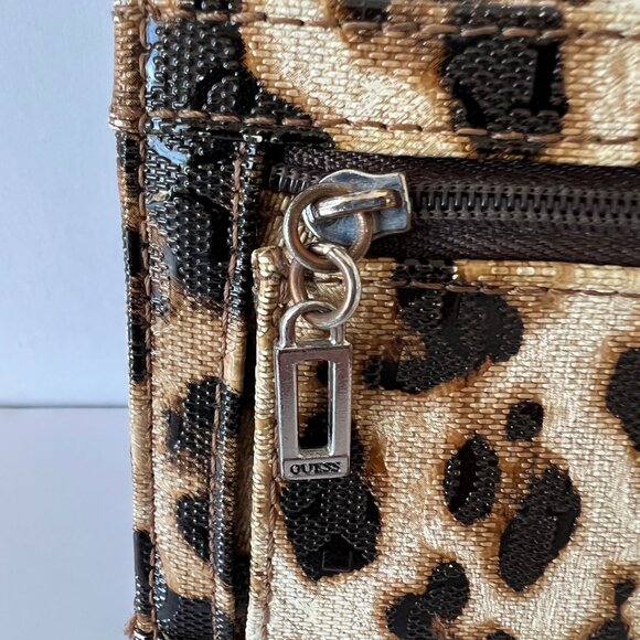 Guess Vera Cruz SLG Cheetah Tri-fold Wallet, SC306166 Coated, VGC! - Picture 4 of 14